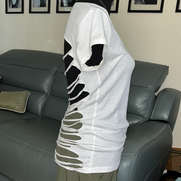 Custom Basic tee-shirt with cut up back. - Picture 3 of 4